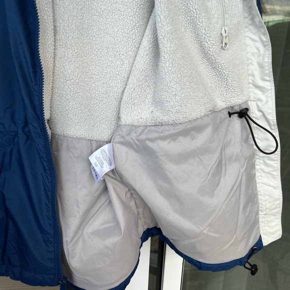 Columbia blue and white puffer jacket - Picture 4 of 8